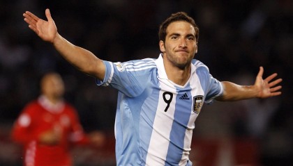 开云体育入口-欧冠半决赛之夜，杰伦格林存在感拉满，当篮球少年闯入足球圣殿