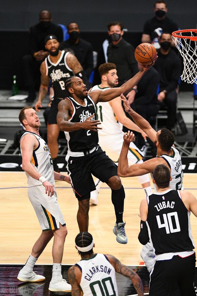 上海队力克北京队,库里惊艳四座 上海队力克北京队,库里惊艳四座