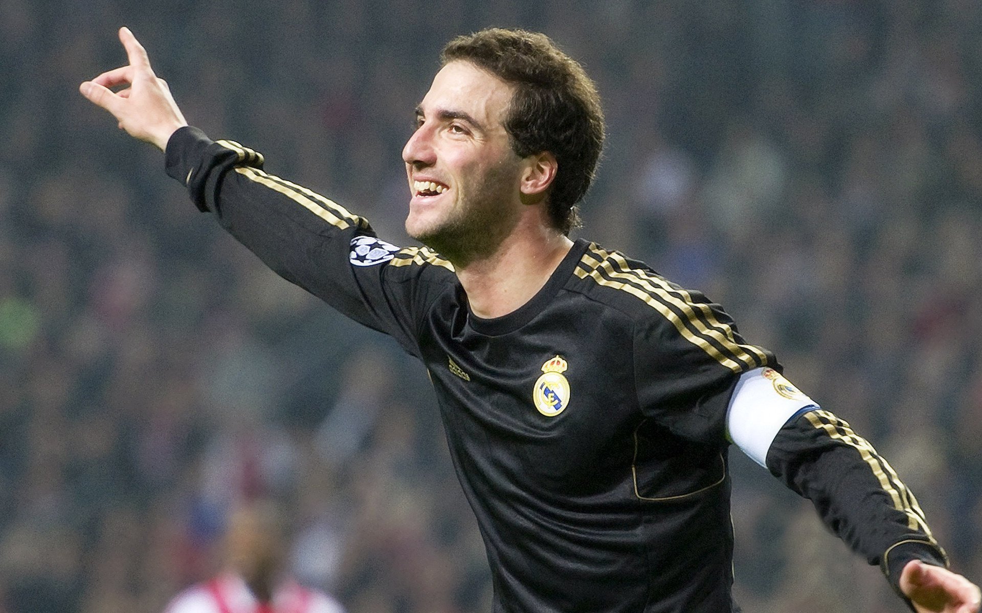 意甲焦点战,埃及法老击溃曼联,萨拉赫的足球复仇记