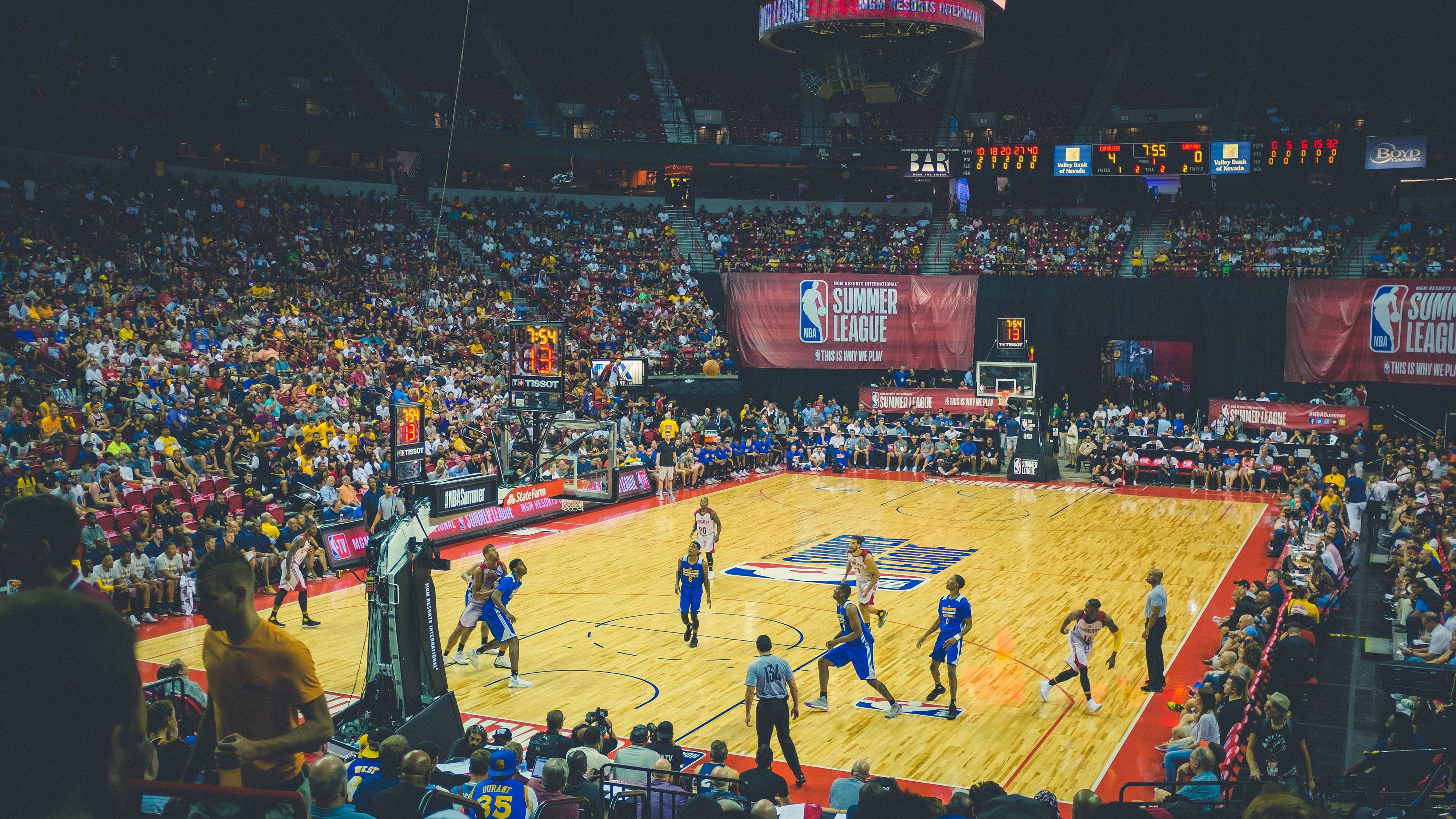 魔术击溃猛龙,文班亚马成为关键先生