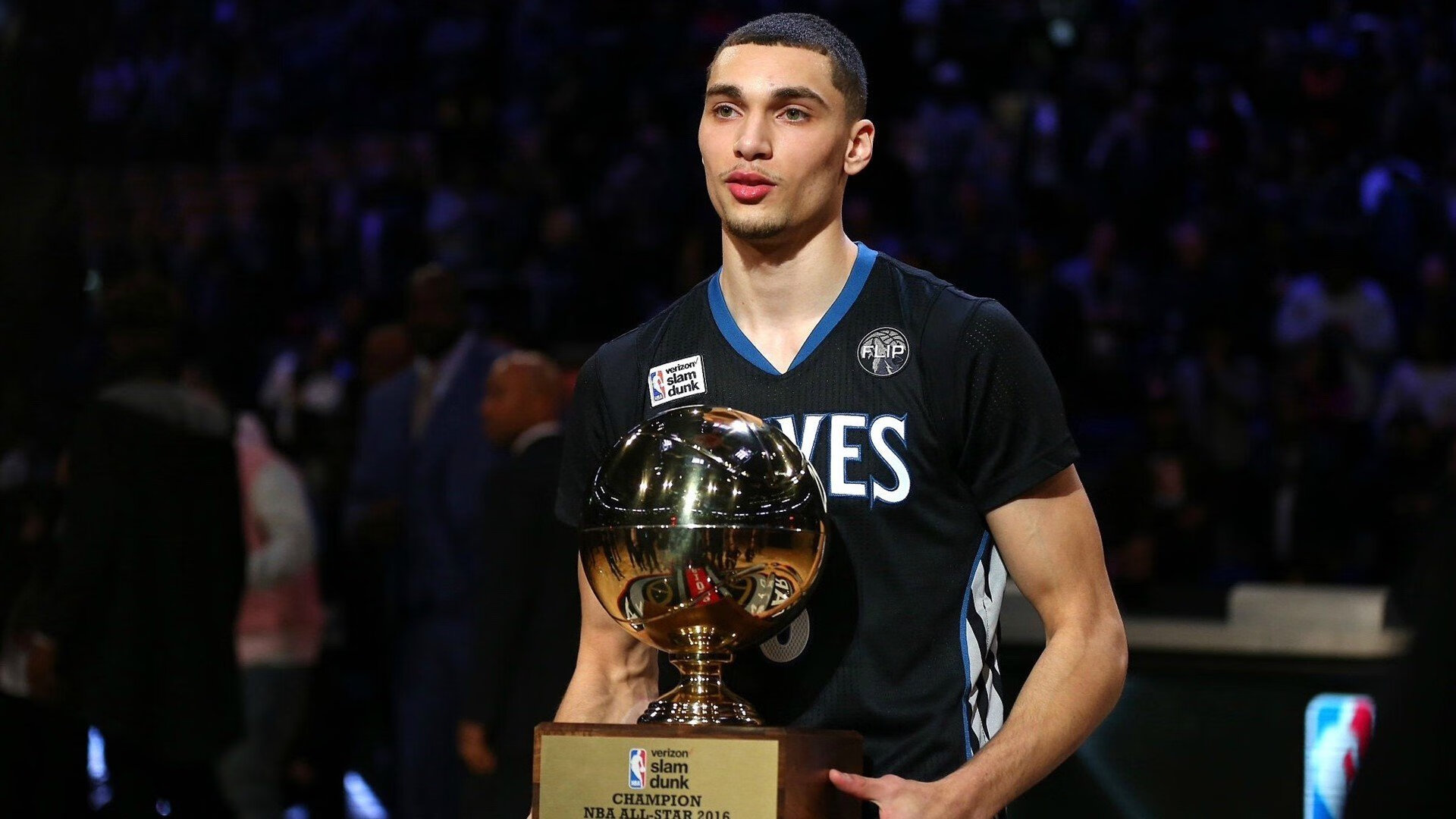 东契奇跨时空封神夜，当雄鹿与魔术的对决沦为背景板